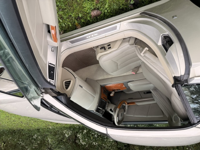 2006 Cadillac XLR — Passenger Interior